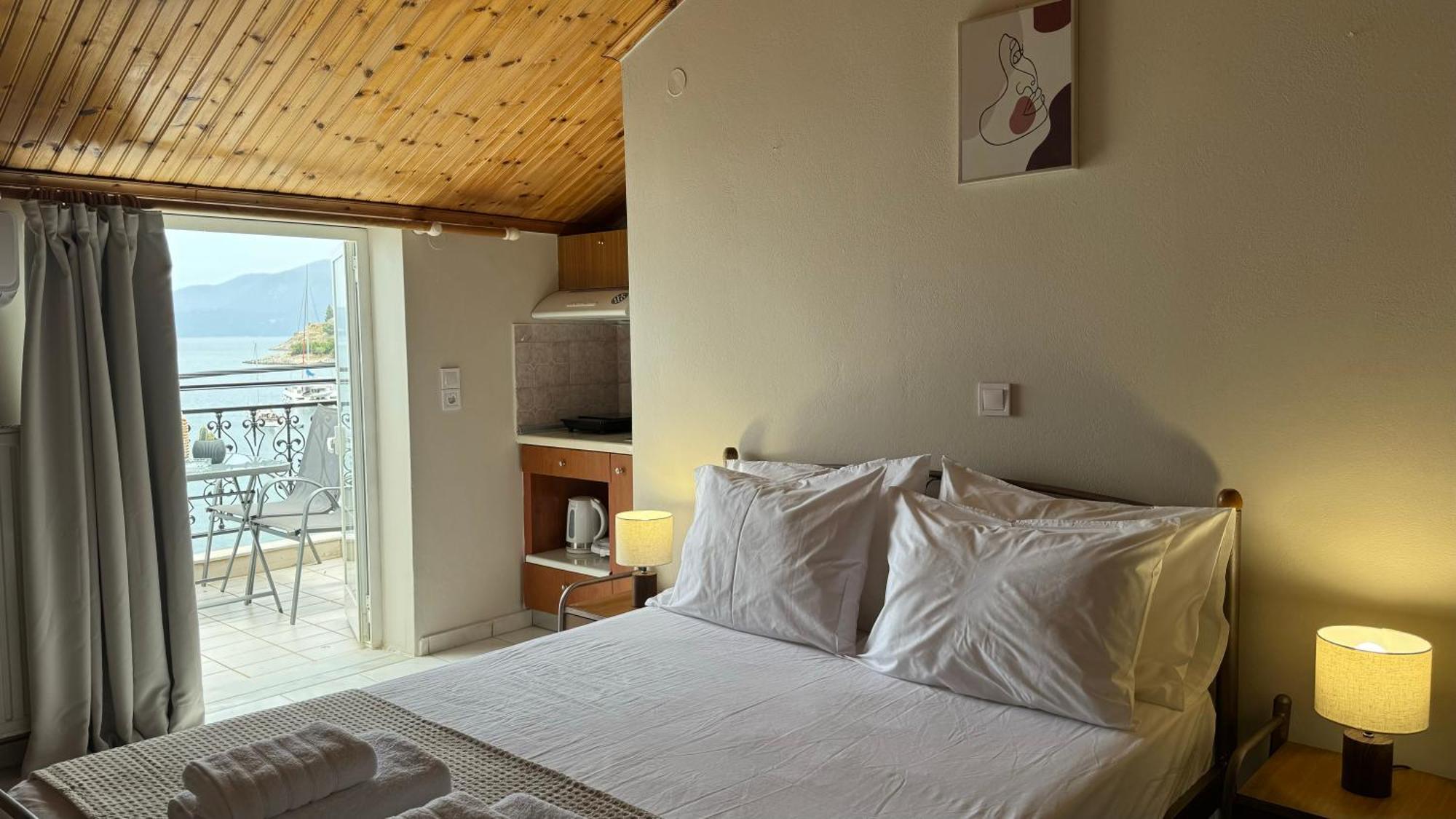 Sea Side Studios Agia Efimia 外观 照片